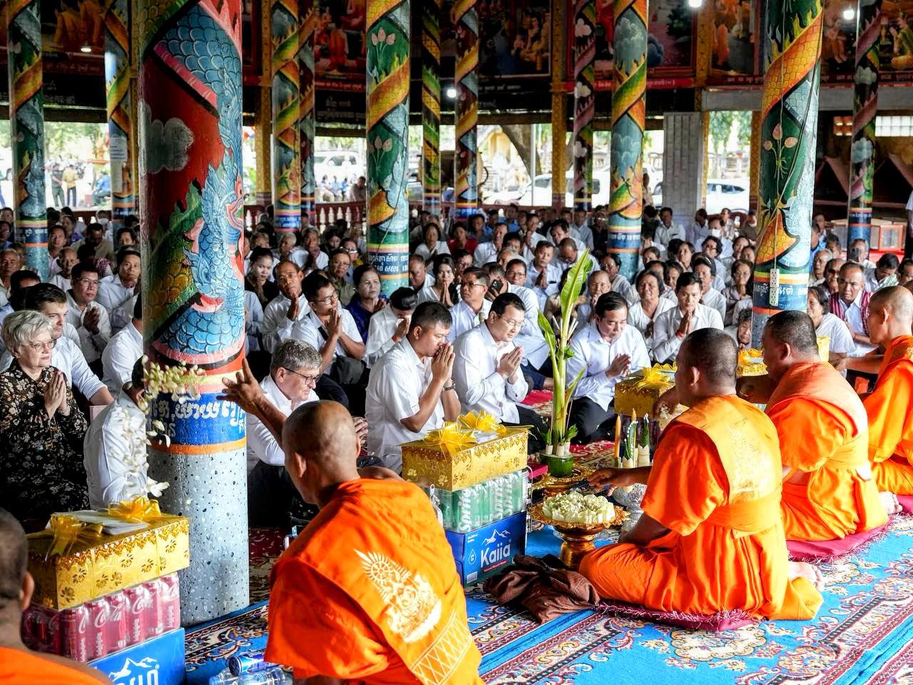 រដ្ឋមន្ត្រីក្រសួងកសិកម្ម អញ្ជើញចូលរួមពិធីបង្សុកូលជូនដល់អ្នកជំនាញការកសិកម្ម នៃអតីតសហភាពសូវៀត ដែលទទួលមរណភាពក្នុងឧបទ្ទវហេតុនៅខេត្តកំពង់ចាម កាលពីឆ្នាំ១៩៨៣