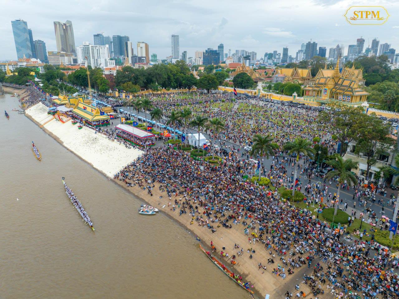 ព្រះរាជពិធីបុណ្យអុំទូក បណ្តែតប្រទីប និងសំពះព្រះខែ អកអំបុក ឆ្នាំ២០២៣ ​​ឈានដល់ថ្ងៃទី២