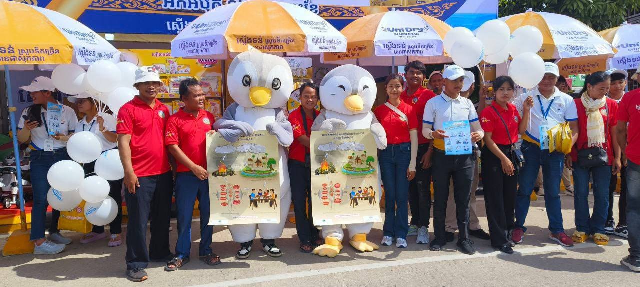 ក្រសួងបរិស្ថាន អាជ្ញាធររាជធានីភ្នំពេញ និងអង្គការ សមាគមផ្សេងៗ ណែនាំពលរដ្ឋពីការទុកដាក់សំរាម ក្នុងពិធីបុណ្យអុំទូក
