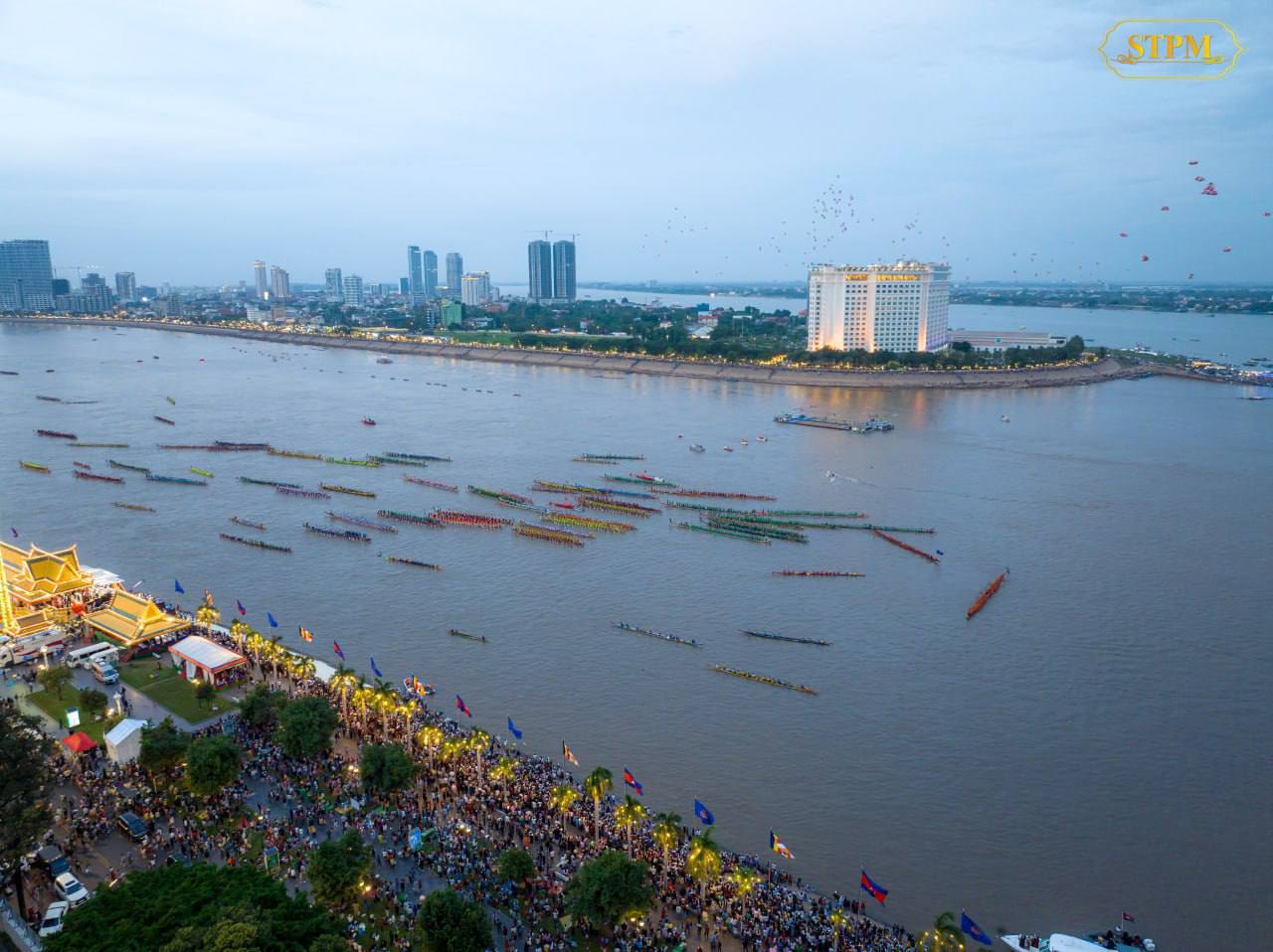 សម្តេចធិបតី ហ៊ុន ម៉ាណែត៖ ព្រះរាជពិធីបុណ្យអុំទូក បានប្រព្រឹត្តទៅ ដោយរលូន និងប្រកបដោយភាពសប្បាយរីករាយ