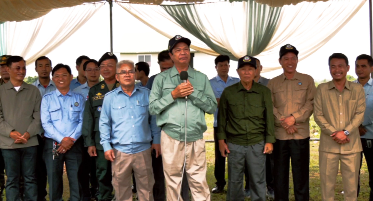 ក្រុមគ្រួសារអតីតយុទ្ធជនខេត្តបាត់ដំបងជាង១០០គ្រួសារ ទទួលបាន ស្បៀងបម្រុង ពីនាយឧត្តមសេនីយ៍ គន់ គីម