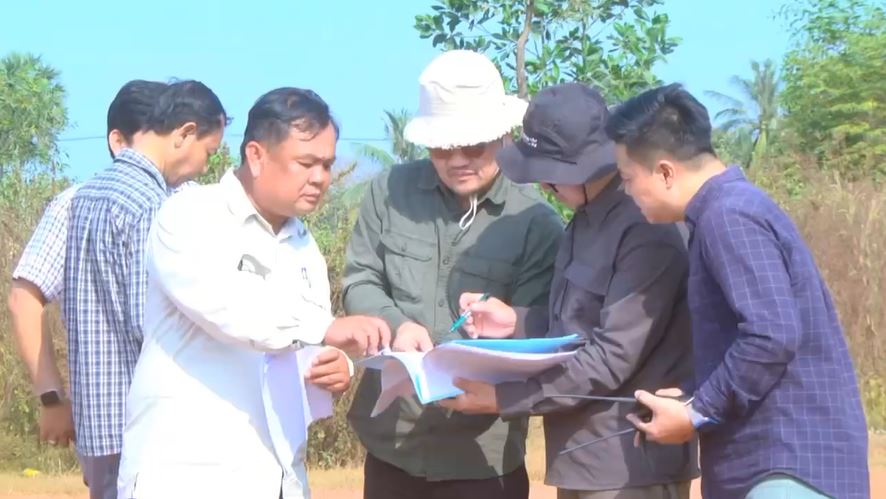 គណៈប្រតិភូអន្តរក្រសួងចុះពិនិត្យ និងវាយតម្លៃការងារថែទាំផ្លូវក្រួសក្រហម ១៦ខ្សែនៅខេត្តកំពត