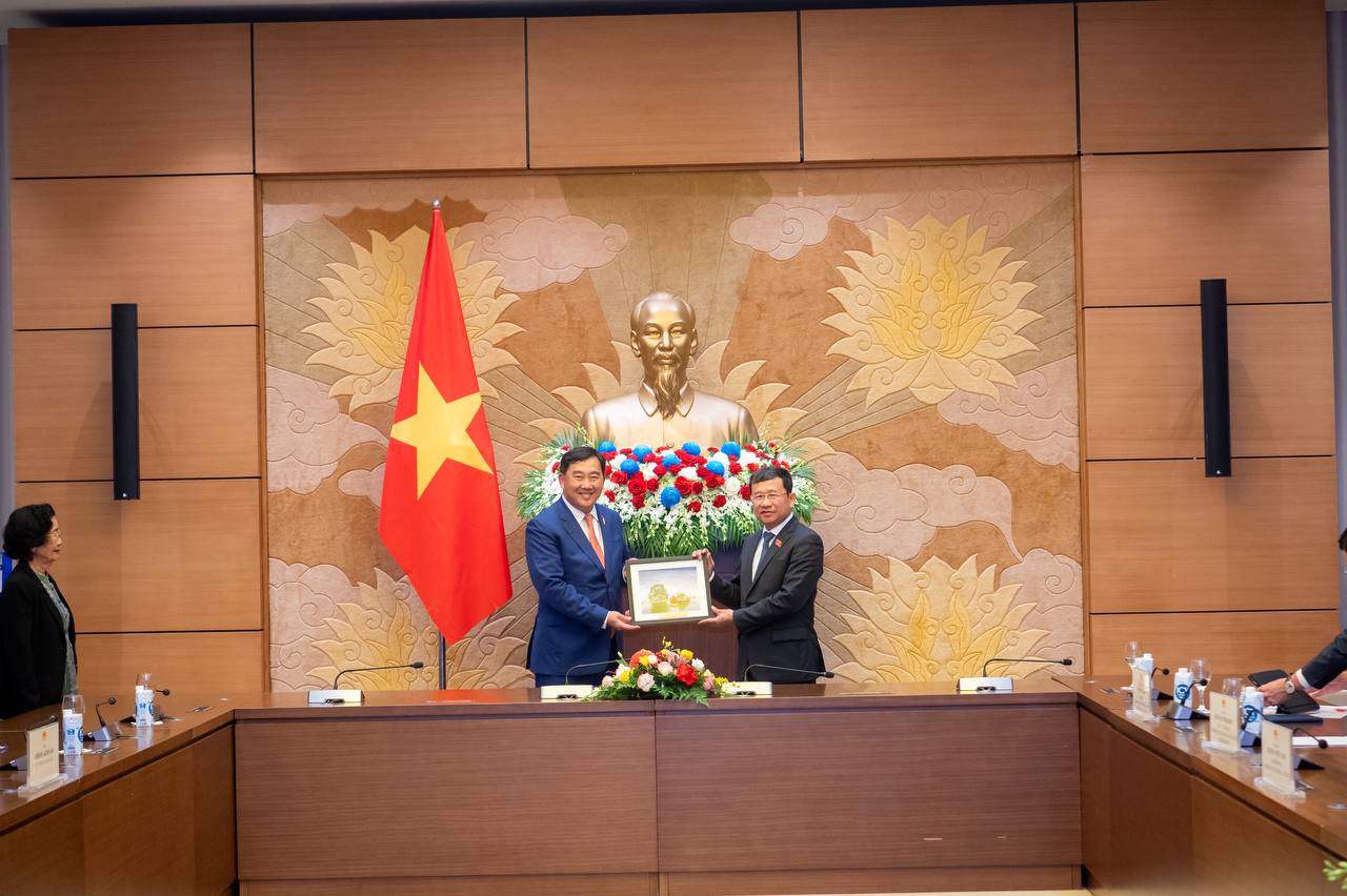 គណៈកម្មការកិច្ចការបរទេសរដ្ឋសភាកម្ពុជា និងវៀតណាម ប្តេជ្ញារួមគ្នាបន្តពង្រឹងពង្រីកកិច្ចសហប្រតិបត្តិការរដ្ឋសភាប្រទេសទាំងពីរឱ្យកាន់តែប្រសើរឡើង