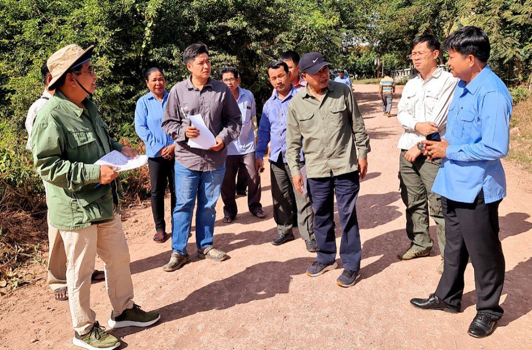 ផ្លូវលំជនបទគឺជាសរសៃឈាមសេដ្ឋកិច្ចសំខាន់ សម្រាប់បម្រើ ជីវភាពរស់នៅរបស់ប្រជាកសិករក្នុងសហគមន៍