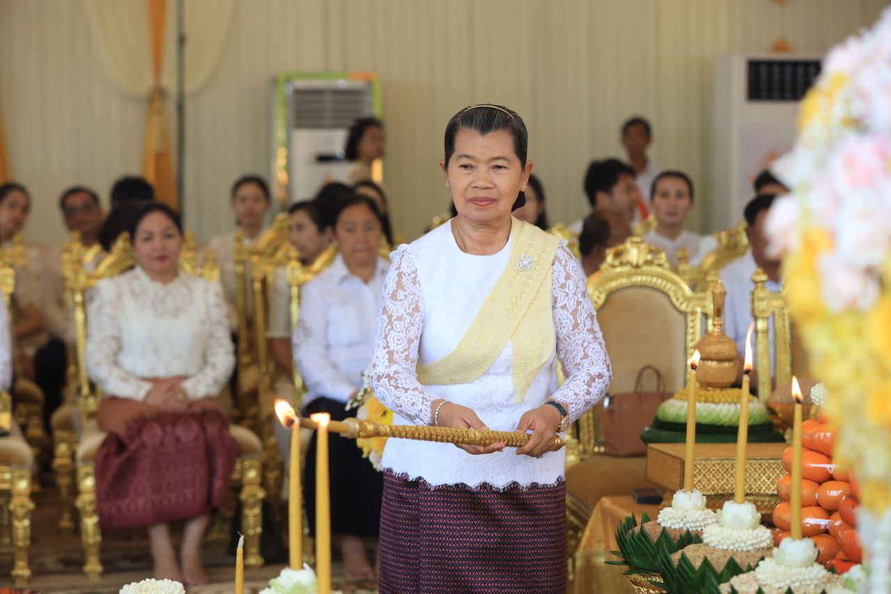សម្តេចកិត្តិសង្គហបណ្ឌិត ម៉ែន សំអន អញ្ជើញចូលរួមក្នុងពិធីបុណ្យពុទ្ធាភិសេក ព្រះទេវរូប លោកតារាជ