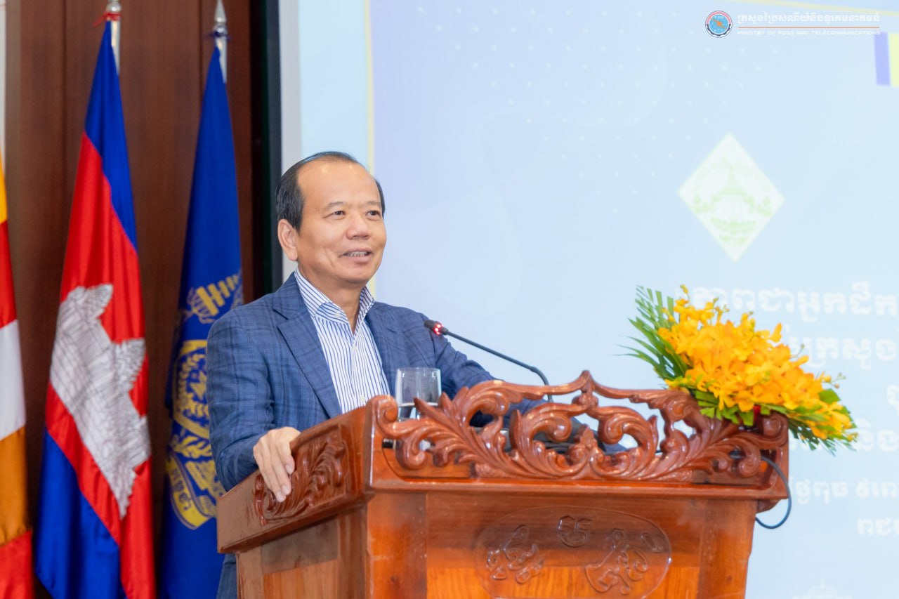 ឯកឧត្ដមរដ្ឋមន្ត្រី ជា វ៉ាន់ដេត ធ្វើការចែករំលែក “ភាពជាអ្នកដឹកនាំ និងនវានុវត្តន៍សេវា សាធារណៈរបស់ក្រសួងប្រៃសណីយ៍ និងទូរគម នាគមន៍” ដល់សិក្ខាកាមជាន់ខ្ពស់នៃសាលាភូមិន្ទរដ្ឋបាល