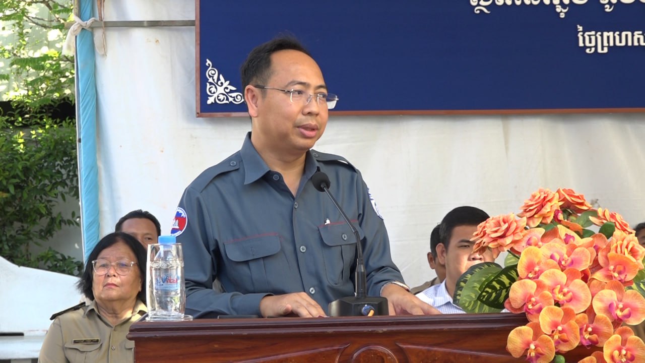 គណៈកម្មការរដ្ឋបាលដីធ្លី បិទផ្សាយឯកសារកម្មសិទ្ធសាធារណៈចំនួន ៥០០២ក្បាលដី នៅភូមិម័ល សង្កាត់ដង្កោ ខណ្ឌដង្កោ រាជធានីភ្នំពេញ