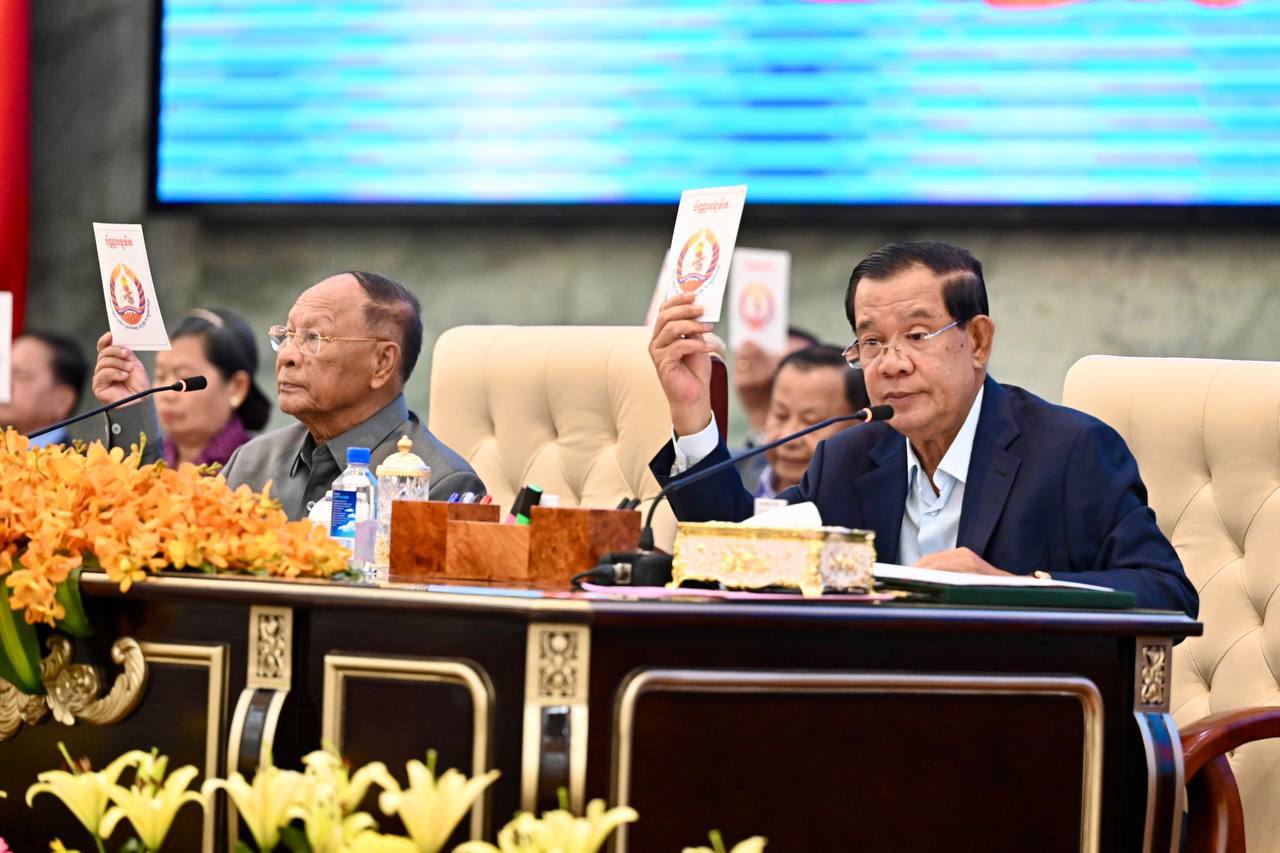 មហាសន្និបាតវិសាមញ្ញរបស់គណបក្សប្រជាជនកម្ពុជា បានបោះឆ្នោតជ្រើសតាំងបំពេញបន្ថែមសមាសភាពអនុប្រធាន និងសមាជិកគណៈកម្មាធិការអចិន្រ្តៃយ៍គណបក្ស និងសមាជិកគណៈកម្មាធិការហិរញ្ញវត្ថុ ចំនួន ៧ រូប