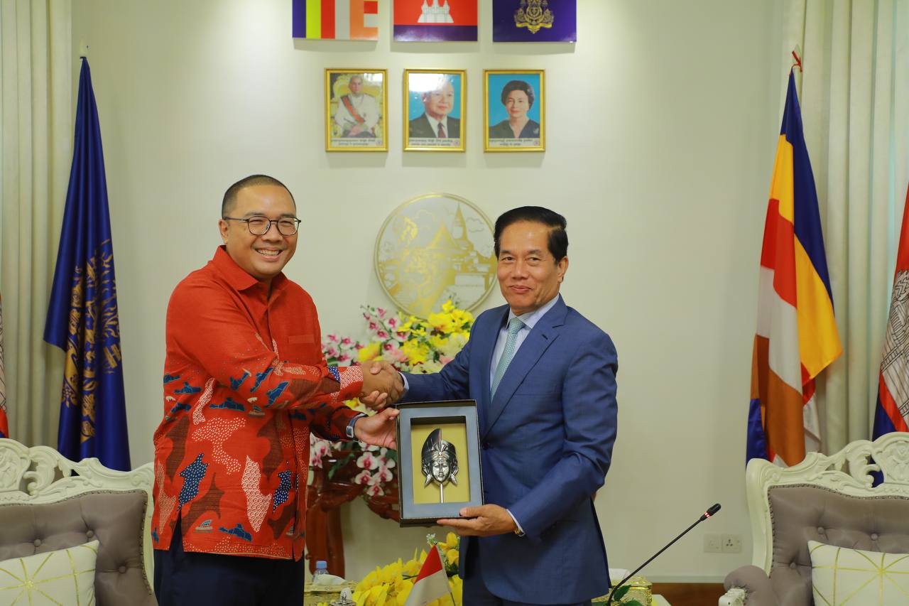 អភិបាលរាជធានីភ្នំពេញ៖ ការអភិវឌ្ឍរីកចម្រើនរបស់កម្ពុជា គឺពិតជាបានមកពីការរួមស្វែងរកសន្តិភាពពីសំណាក់ឥស្សរជនកំពូលៗ របស់ឥណ្ឌូនេស៊ី
