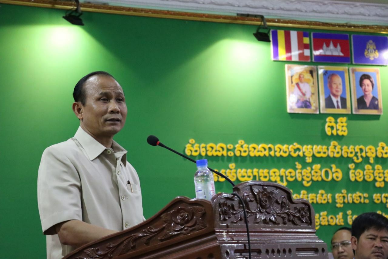 អភិបាលខេត្តស្ទឹងត្រែងលើកទឹកចិត្តដល់សិស្សដែលប្រឡងបាក់ឌុបជាប់និទ្ទេសAចំនួន២នាក់