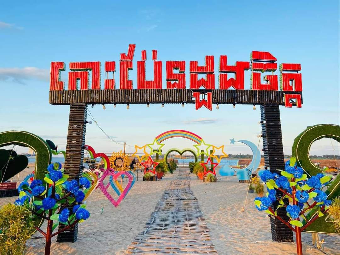 អភិបាលខេត្តកំពង់ចាមចុះពិនិត្យលក្ខណៈបច្ចេកទេស និងពន្លឿនការ ស្ថាបនាស្ពានឬស្សីឆ្លងកាត់ទន្លេមេគង្គ ដើម្បីរៀបចំព្រឹត្តិការណ៍ ឆ្លងឆ្នាំសកល