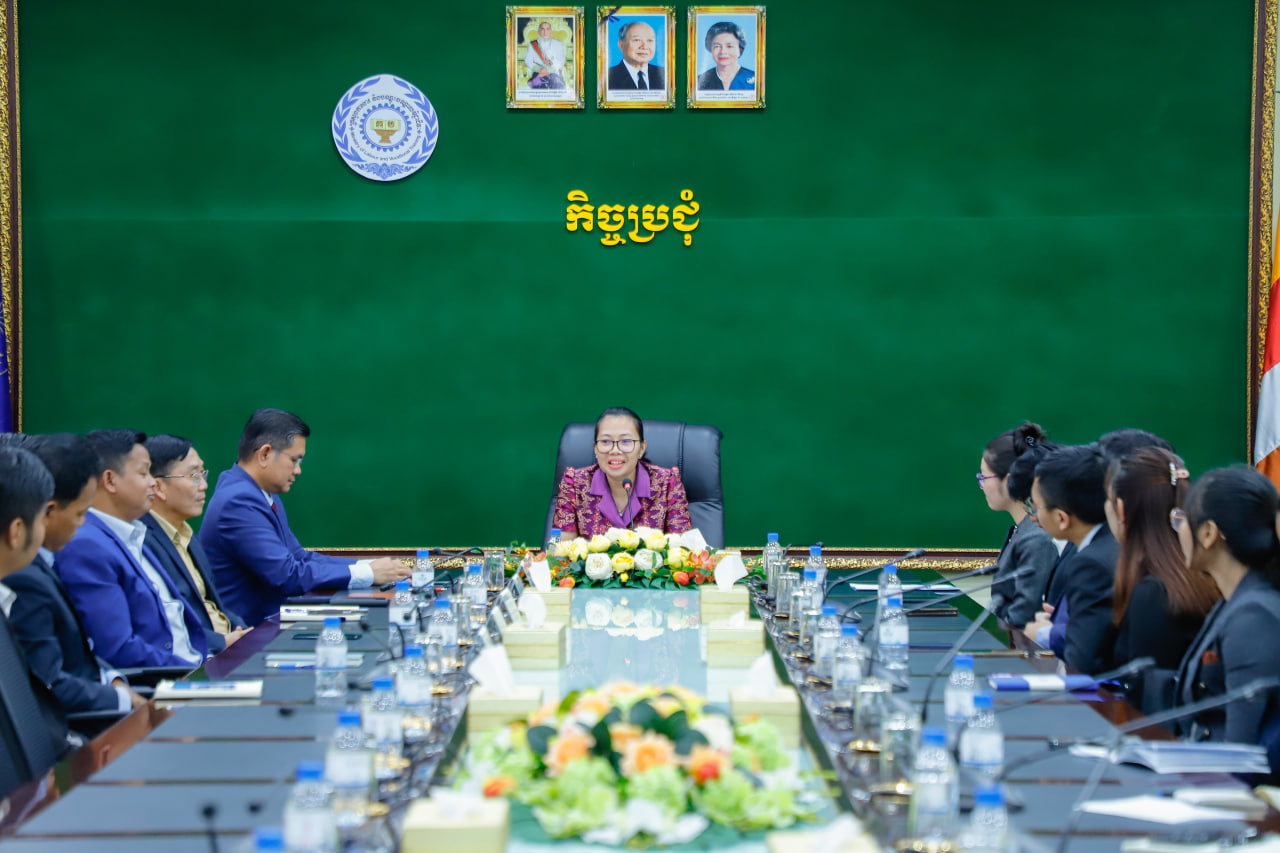 មន្ត្រីជាន់ខ្ពស់ក្រសួងការងារ ណែនាំឱ្យជ័យលាភីអាហារូបករណ៍ ប្រឹងប្រែងសិក្សារៀនសូត្រ និងធ្វើជាភ្នាក់ងារផ្សព្វផ្សាយដ៏ល្អរបស់ជាតិ