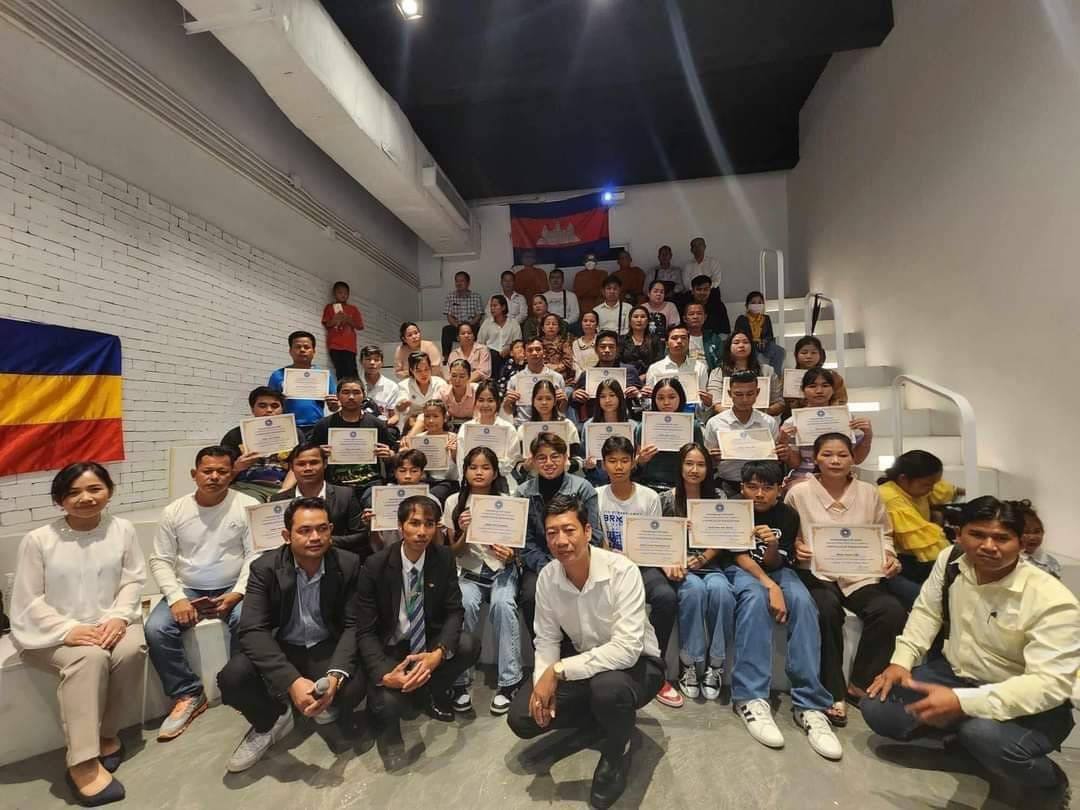 ប្រជាជនថៃបានប្រតិកម្មនិងថ្កោលទោសគណបក្សកាវក្លៃផ្ដល់ទីតាំងនិងជួយបណ្ដុះបណ្ដាលក្រុមជ្រុលនិយមបរទេស ដើម្បីឲ្យប្រឆាំងរាជរដ្ឋាភិបាលកម្ពុជា