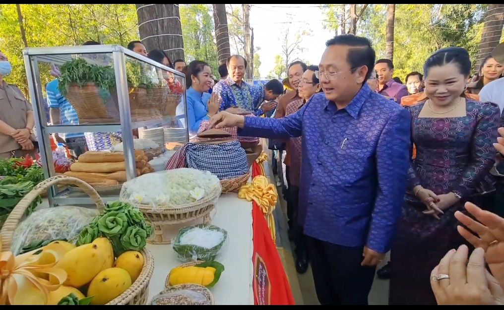 ពិព័រណ៍ម្ហូបខ្មែរក្នុងឱកាសឆ្លងឆ្នាំសកល២០២៣ របស់ខេត្ត បាត់ដំបងឆ្នាំនេះ នឹងរៀបចំទ្រង់ទ្រាយធំខុសប្លែកពីឆ្នាំមុន