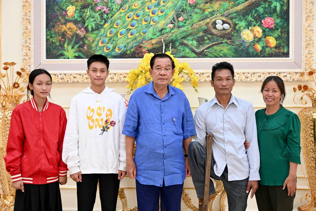 សម្តេចតេជោ ហ៊ុន សែន អនុញ្ញាតឱ្យយុវសិស្ស អន ផានិត និងក្រុមគ្រួសារចូលជួប នៅភូមិគ្រឹះ