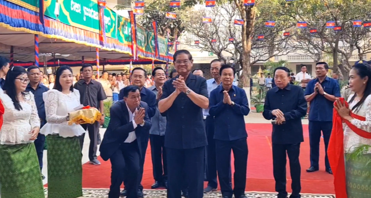 សម្ដេចក្រឡាហោម ស ខេង បានអំពាវនាវឱ្យយកចិត្ត ទុកដាក់ទប់ ស្កាត់ការ ជ្រៀតចូលគ្រឿងញៀនក្នុងសាលារៀននិង អំពើជួញដូរមនុស្ស