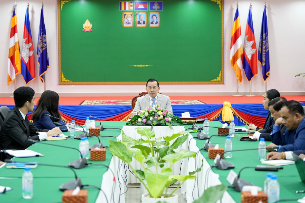 រដ្ឋមន្រ្តីក្រសួងអធិការកិច្ចផ្តាំផ្ញើនិស្សិតជ័យលាភីអាហាររូបករណ៍ទៅបំពញការសិក្សានៅបរទេសឱ្យបង្ហាញពីវប្បធម៌ ទេសចរណ៍ ការអភិវឌ្ឍ និងស្ថានភាពពិតរបស់ កម្ពុជាឱ្យ ពិភពលោក បានស្គាល់