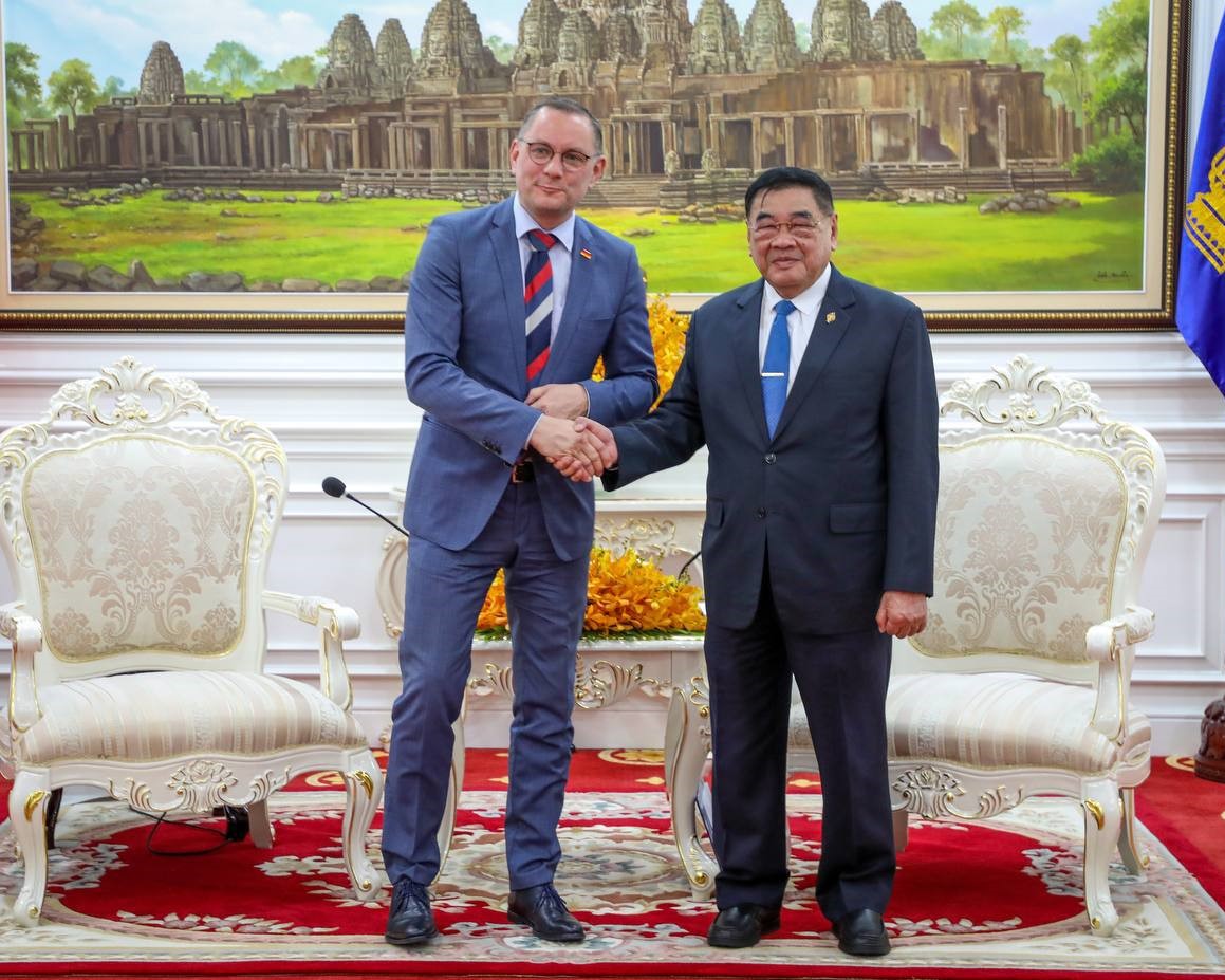 ប្រធានក្រុមសភានៃគណបក្ស AfD នៃសហព័ន្ធអាល្លឺម៉ង់ កោតសរសើរចំពោះការអភិវឌ្ឍរីកចម្រើនរបស់កម្ពុជា និងកំពុងធ្វើដំណើរដ៏ល្អលើវិថីសន្តិភាព ស្ថេរភាព
