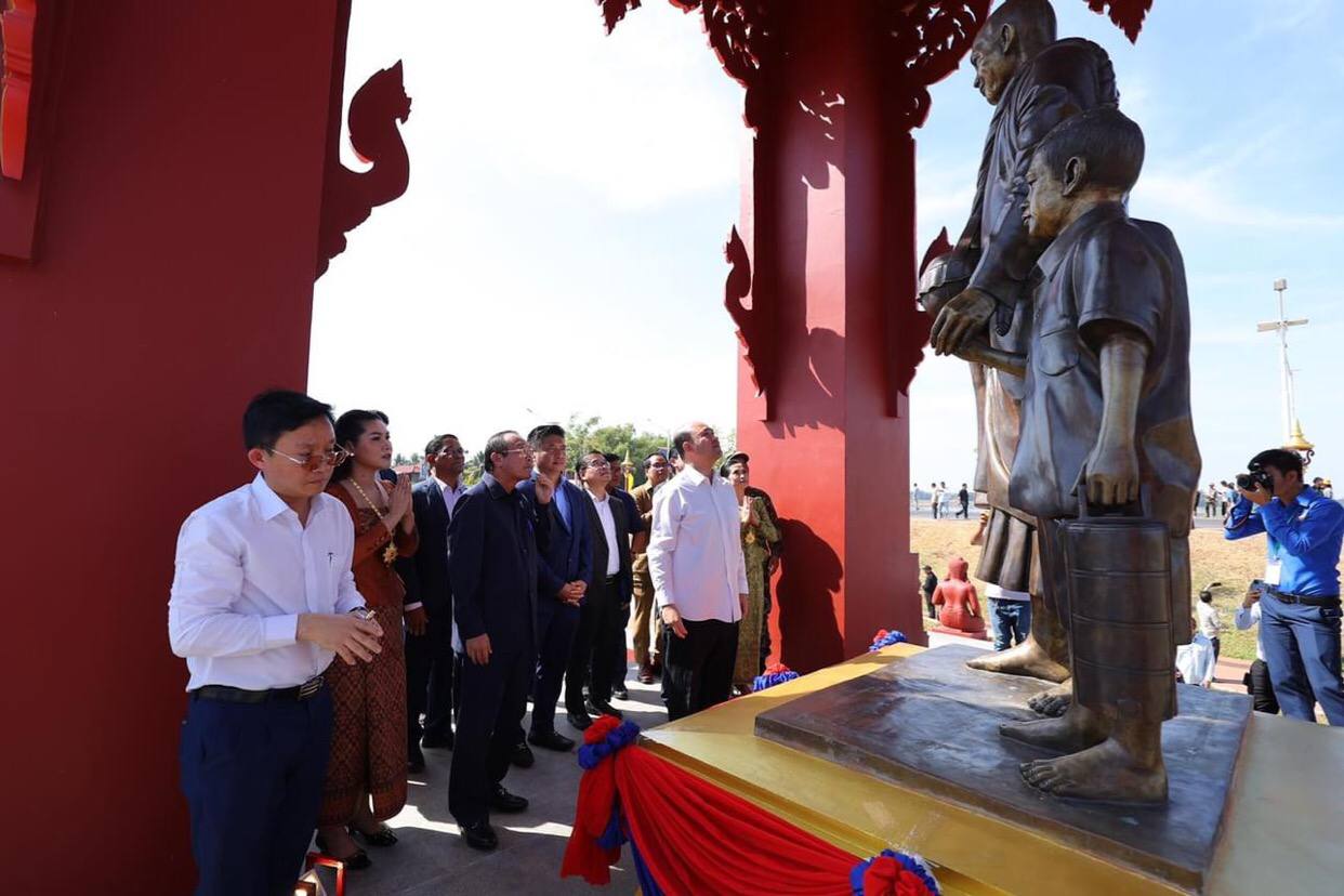 ឯកឧត្តម ហ៊ុន ម៉ានី៖ ការកសាងរូបសំណាកព្រះគ្រូធម្មាចារ្យ គឹម ច្រែង និងសម្តេចតេជោ ហ៊ុន សែន កាលនៅកុមារភាពគឺជាបង្ហាញការនឹករលឹក បដិបត្តិ និងចងចាំអំពីប្រវត្តិតស៊ូរបស់សម្ដេចតេជោ