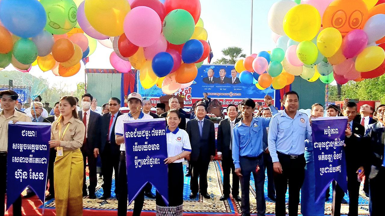 តំណាងយុវជនទូទាំងខេត្តបាត់ដំបង បង្ហាញការចងចាំជានិច្ច នូវថ្ងៃជ័យជម្នះ៧មករា និងជាថ្ងៃកំណើតទី២ របស់ ប្រជាជនកម្ពុជា