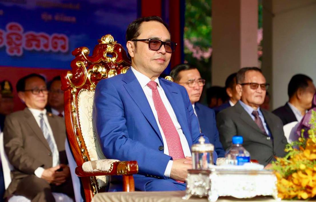 ឯកឧត្តម វង្សី វិស្សុត អញ្ជើញជាអធិបតីក្នុងអង្គមីទ្ទីង អបអរសាទរខួបលើកទី៤៥ នៃទិវាជ័យជម្នះ ៧មករា នៅមុខទីបញ្ជាការកងរាជអាវុធហត្ថខេត្តកំពង់ឆ្នាំង