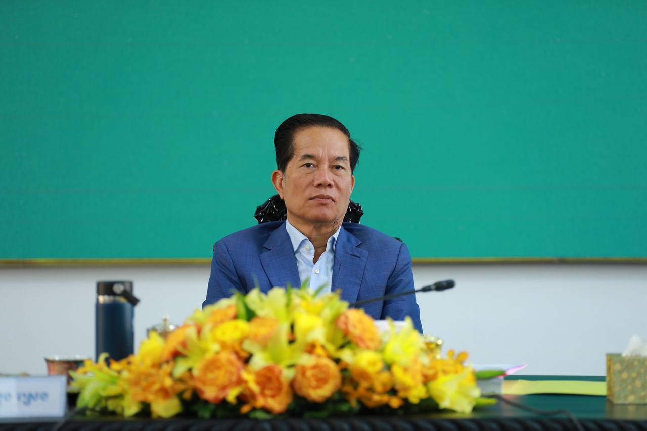 ឯកឧត្តម ឃួង ស្រេង ៖ មន្ត្រីរដ្ឋបាលត្រូវតែបម្រើសេវាសាធារណៈជូនប្រជាពលរដ្ឋឱ្យកាន់តែល្អ ដាច់ខាតមិនឱ្យយកតម្លៃក្រៅសេវា ដែលបានកំណត់ឡើយ