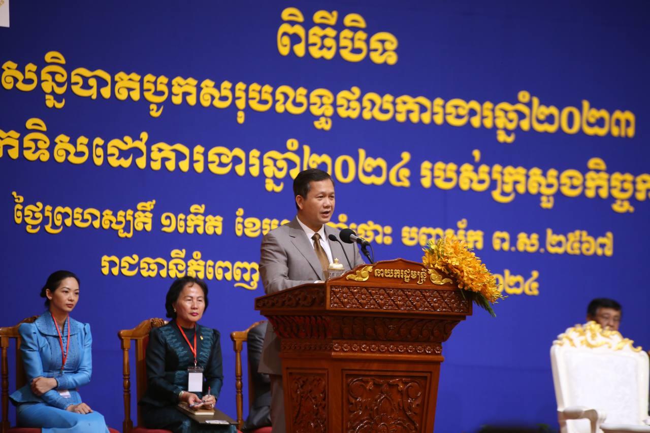 សម្តេចធិបតី ហ៊ុន ម៉ាណែត អំពាវនាវឱ្យរួមគ្នាថែរក្សាអត្តសញ្ញាណជាតិ និងវប្បធម៌ប្រពៃណីខ្មែរ ស្របពេលសិទ្ធិនារីបានលើកតម្កើង តែមិនត្រូវភ្លើតភ្លើនហួសព្រំដែន និងសិទ្ធិសេរីភាពនោះឡើយ