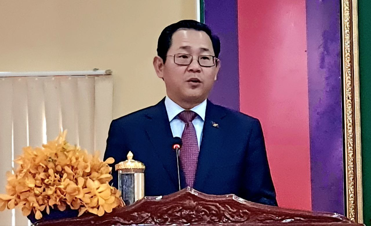 ប្រធានក្រុមការងារថ្នាក់ជាតិចុះជួយខេត្តបាត់ដំបង ជំរុញឱ្យ ទាក់ទាញការវិនិយោគនិងទេសចរណ៍