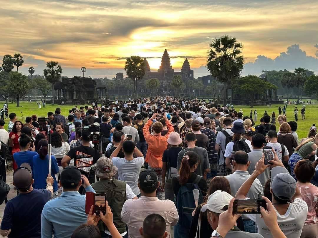 ប្រាសាទអង្គរវត្តរបស់កម្ពុជាជាប់ជាកន្លែងមើលថ្ងៃរះល្អបំផុត នៅអាស៊ីអាគ្នេយ៍ និងពិភពលោក