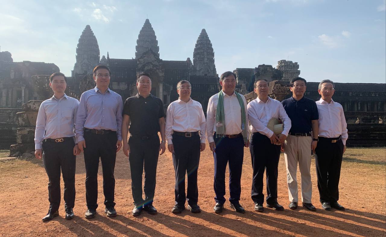 គណៈប្រតិភូបក្សកុម្មុយនីស្តចិន ដែលចូលរួមពិធីបើក ឆ្នាំនៃការផ្លាស់ប្តូរប្រជាជន និងប្រជាជន កម្ពុជា-ចិន អញ្ជើញទស្សនាប្រាសាទអង្គរ និងប្រាសាទតាព្រហ្ម នៅខេត្តសៀមរាប