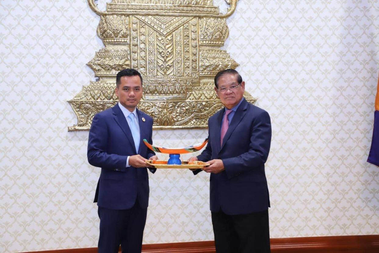 សម្តេចក្រឡាហោម ស ខេង ៖ សង្ឃឹមខ្ពស់ គណៈកម្មាធិការប្រតិបត្តិថ្មីបន្តដឹកនាំសហព័ន្ធកីឡាទូកកានូ និងរ៉ូអ៊ីងកម្ពុជាឱ្យមានប្រសិទ្ធភាព និងជោគជ័យថ្មី