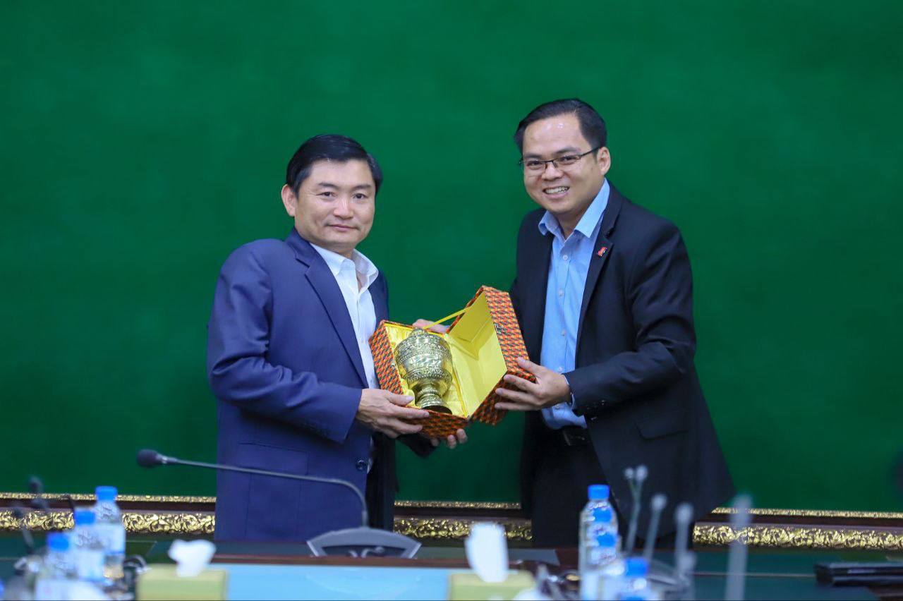 ក្រសួងការងារ និងបណ្តុះបណ្តាលវិជ្ជាជីវៈ គាំទ្រការបណ្តុះបណ្តាលជំនាញ ច្នៃត្បូងពេជ្រ និងគ្រឿងអលង្ការ