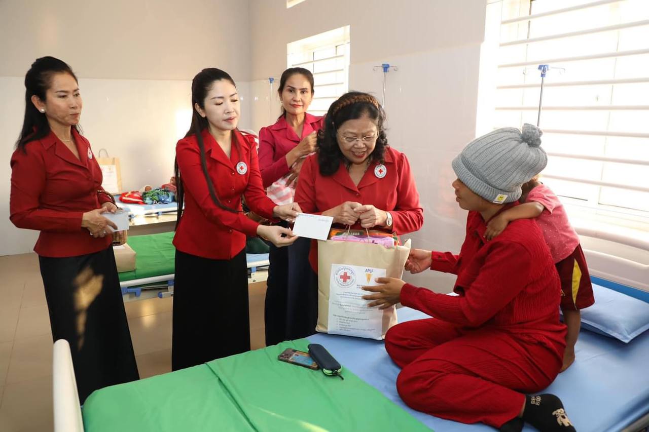 ស្ត្រីមានផ្ទៃពោះ និងស្ត្រីទើបសម្រាលកូនរួចចំនួន ២០នាក់ នៅមណ្ឌលសុខភាព ប៊ុន រ៉ានី ហ៊ុន សែន រុនតាឯក ទទួលបានការអប់រំថែទាំសុខភាព និងអំណោយមនុស្សធម៌