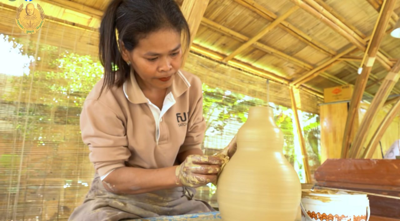 មន្រ្តីក្រសួងវប្បធម៌ ៖ ការបណ្តុះបណ្តាលជំនាញវិជ្ជាជីវៈដូនតាខ្មែរ គ្រូបង្រៀន គឺអ្នកជំនាញចាស់ៗ តាមមូលដ្ឋាន និងគ្រោងទទួលសិស្ស ៣០០នាក់