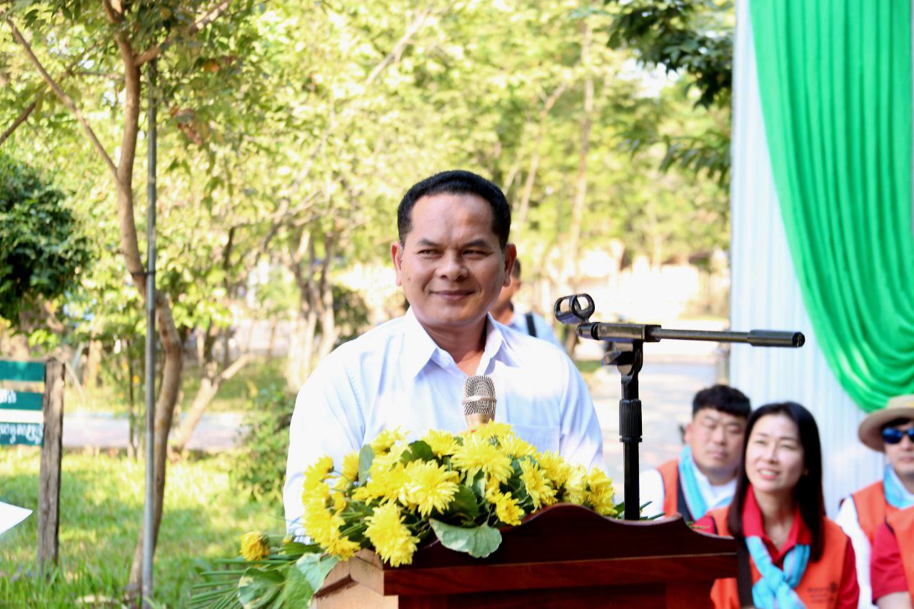 សិស្សសាលាបឋមសិក្សាអធិបតី នៅស្រុកពួក ទទួលបានសួនកុមារមួយកន្លែង ពីអង្គការ (Playground For Children Dongpohang Rotary) នៃប្រទេសកូរ៉េខាងត្បូង