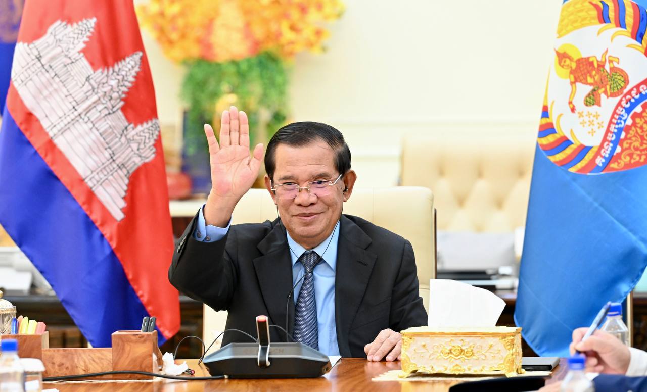 សម្តេចតេជោ ហ៊ុន សែន អញ្ជើញជួបសន្ទនាជាមួយ ឯកឧត្តម ឌីម៉េទ្រី ម៉េដវេដេវ (Dimitri Medvedev) ប្រធានគណបក្សរុស្ស៊ីរួមរួម តាមប្រព័ន្ធវីដេអូ