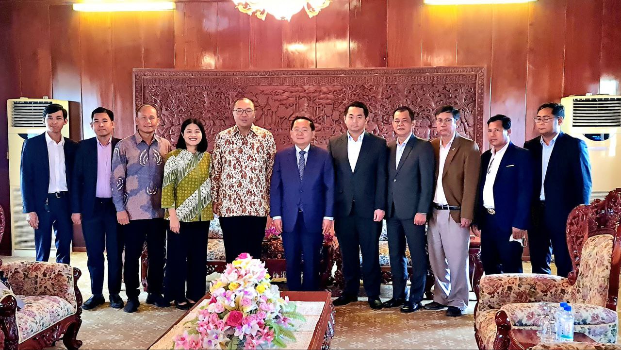 ទូតឥណ្ឌូនេស៊ីប្រចាំកម្ពុជាចាប់អារម្មណ៍ខ្លាំងលើខេត្តបាត់ដំបង