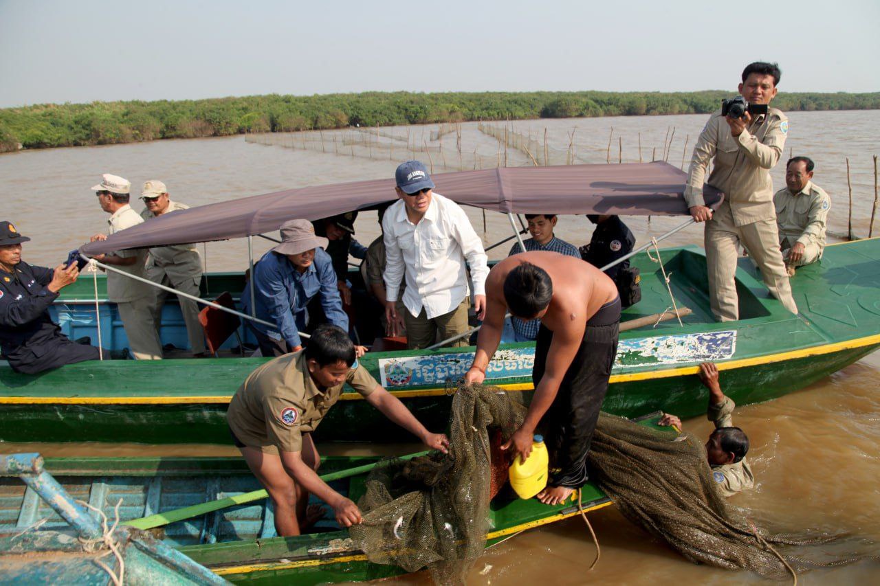 រដ្ឋបាលខេត្តសៀមរាបបង្រ្កាបបទល្មើសនេសាទនៅឃុំចុងឃ្នៀសនិងឃុំកំពង់ភ្លុក