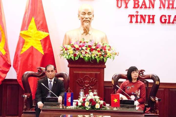 ប្រតិភូខេត្តរតនគិរីអញ្ជើញជូនពរថ្នាក់ដឹកនាំបក្ស និងថ្នាក់ ដឹកនាំ ខេត្ត យ៉ាឡាយ ក្នុងឱកាសពិធីបុណ្យចូលឆ្នាំថ្មី