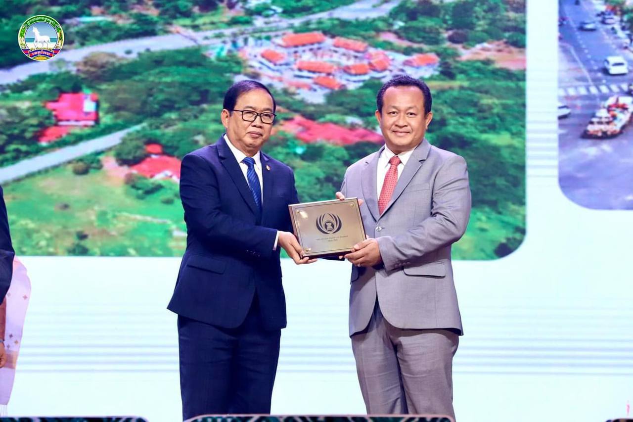 អបអរសាទរខេត្តកែប ទទួលបានពានរង្វាន់ ទីក្រុងទេសចរណ៍ស្អាតអាស៊ាន លេីកទី៤ ឆ្នាំ២០២៤ នៅទីក្រុងវៀងច័ន្ទ ប្រទេសឡាវ