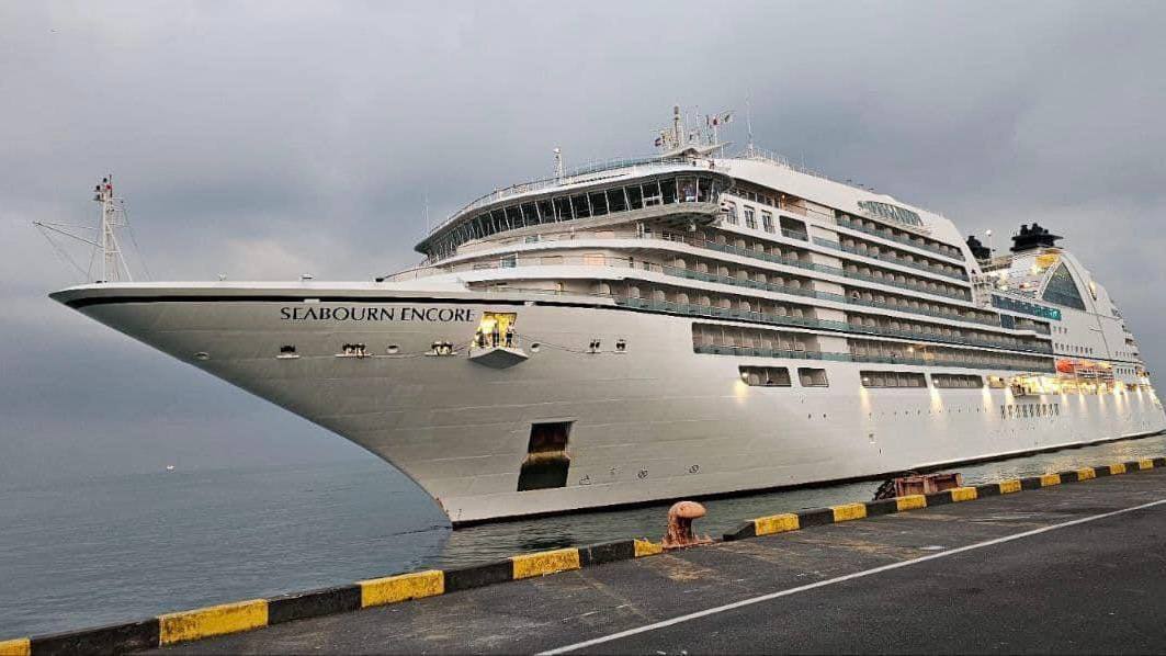 នាវាទេសចរណ៍ SEABOURN ENCORE សញ្ជាតិ BAHAMAS បានចូលចតនៅកំពង់ផែខេត្តព្រះសីហនុ