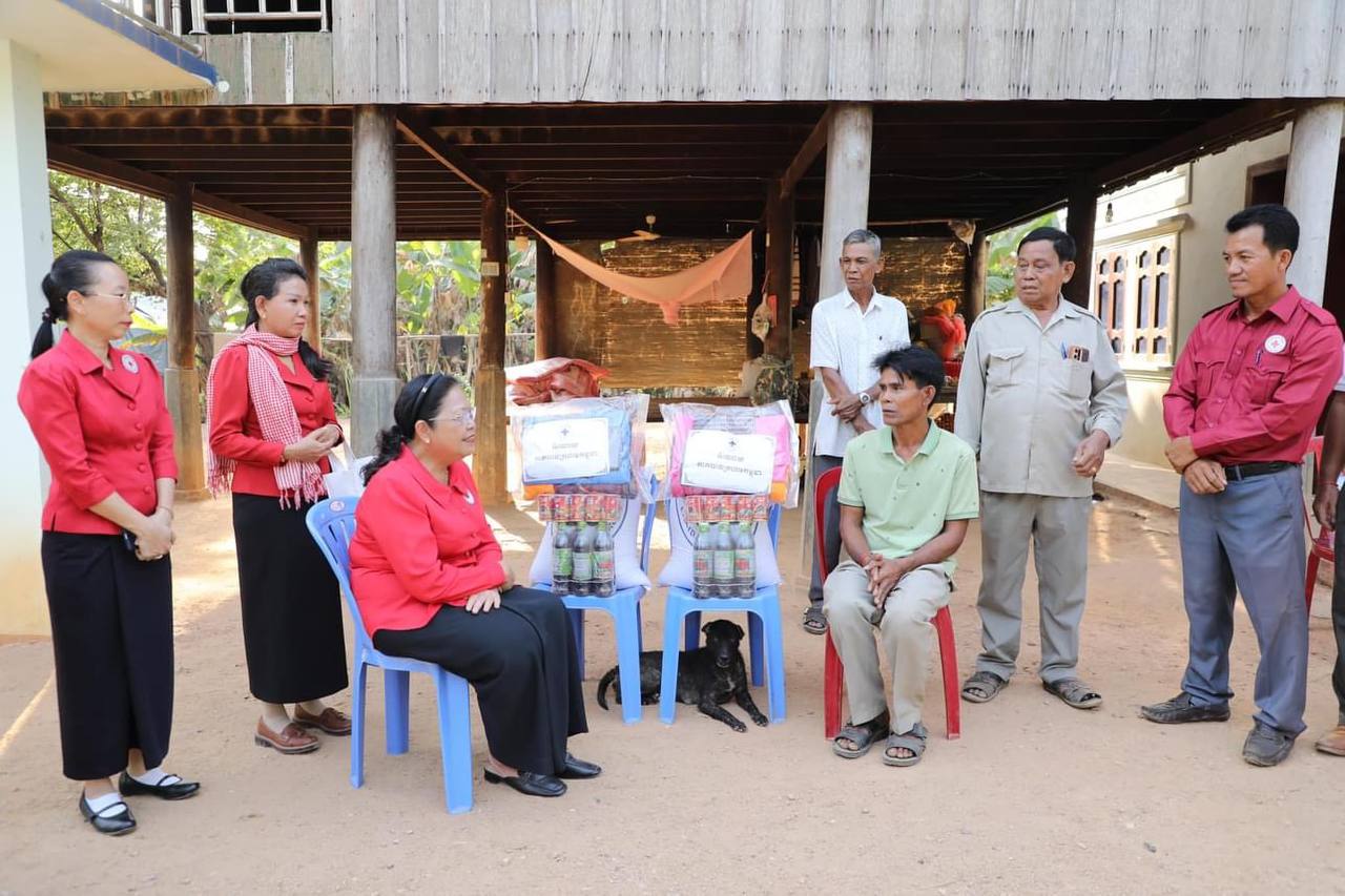 កសិករ រងគ្រោះដោយភ្លើងឆេះស្រូវ នៅស្រុកគិរីវង់ ខេត្តតាកែវ ទទួលបានយុត្តិធម៌ និង ការជួយឧបត្ថម្ភពី សម្តេចកិត្តិព្រឹទ្ធបណ្ឌិត ប៊ុន រ៉ានី ហ៊ុន សែន