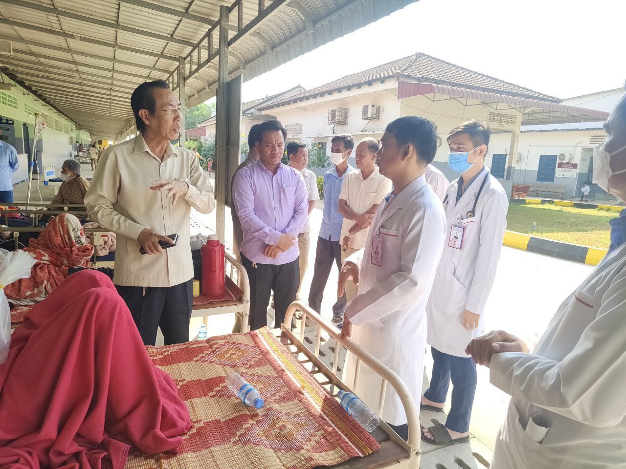 ស្លាប់ម្នាក់ និង ៦៤នាក់ទៀតកំពុងសង្គ្រោះនៅមន្ទីរពេទ្យ សង្ស័យពុលនំបញ្ចុក