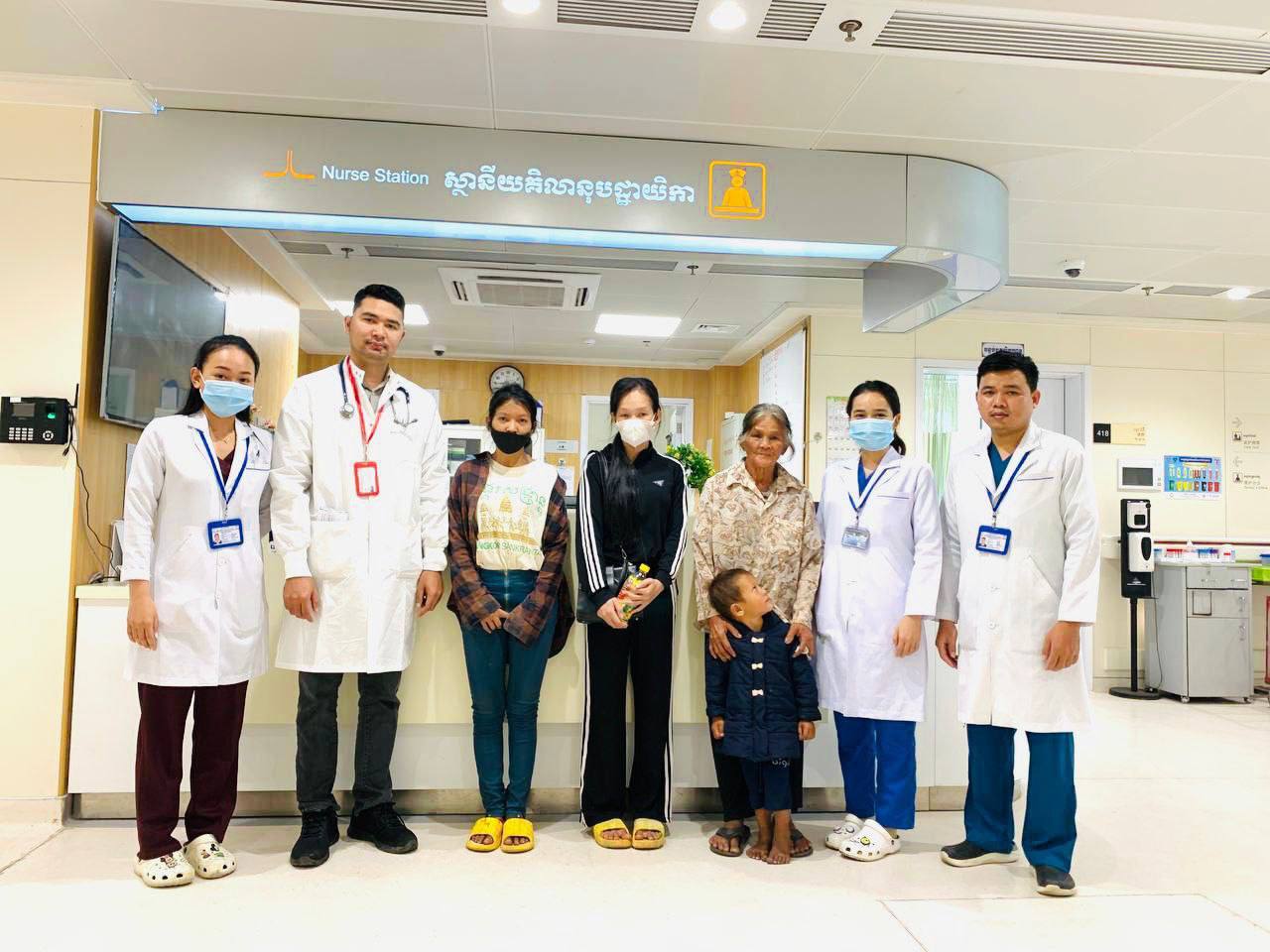 សម្តេចធិបតី ហ៊ុន ម៉ាណែត និងលោកជំទាវបណ្ឌិត ឧបត្ថម្ភថ្លៃព្យាបាល ដល់ស្ត្រី ២នាក់ រស់នៅតំបន់អភិវឌ្ឍន៍រុនតាឯក មានជំងឺផ្លូវចិត្តធ្ងន់ធ្ងរ