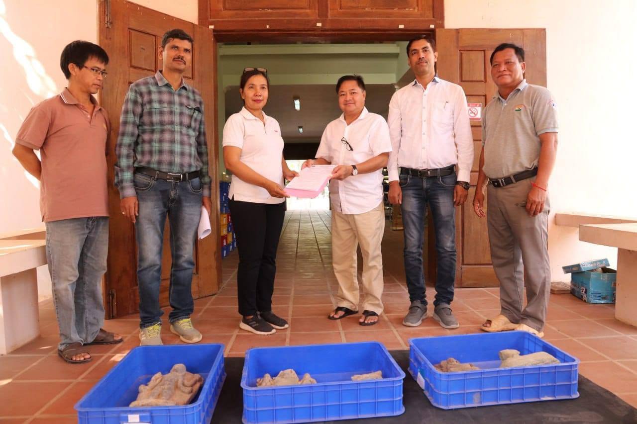 ស្ថាប័នស្រាវជ្រាវបុរាណវិទ្យាឥណ្ឌា (ASI) ប្រគល់រូបចម្លាក់ចំនួន៥ ជូនអាជ្ញាធរ ជាតិអប្សរាដើម្បីរក្សាទុក