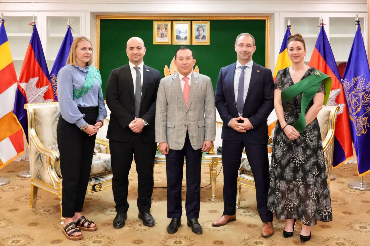 រដ្ឋមន្រ្តីក្រសួងអធិការកិច្ចទទួលជួបពិភាក្សាការងារជាមួយ ប្រធានក្រុមហ៊ុន អែរ៉ាក្លេស ដែលមានគម្រោងមកវិនិយោគនៅកម្ពុជា