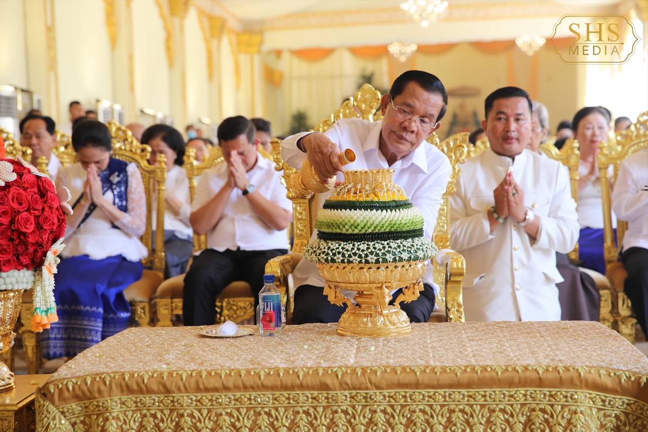 សម្តេចតេជោ ហ៊ុន សែន និងក្រុមគ្រួសារសាច់ញាតិ រៀបចំពិធីបុណ្យខួប ១ឆ្នាំ មរណភាព និងឆ្លងប្រាង្គព្រះចេតិយឧទ្ទិសកុលដល់ដួងវិញ្ញាក្ខន្ធ អគ្គមហាឧបាសិកា ពុទ្ធសាសនូបត្ថម្ភក៍ ប៊ុន សុថា