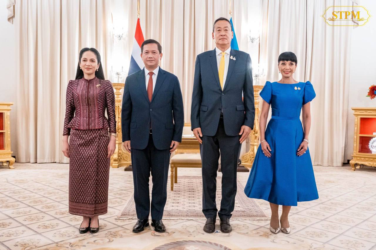 នាយករដ្ឋមន្ត្រីកម្ពុជា និងលោកជំទាវបណ្ឌិត ត្រូវបានទទួលស្វាគមន៍យ៉ាងកក់ក្តៅបំផុតពី ឯកឧត្តមនាយករដ្ឋមន្ត្រីថៃ និងលោកជំទាវ