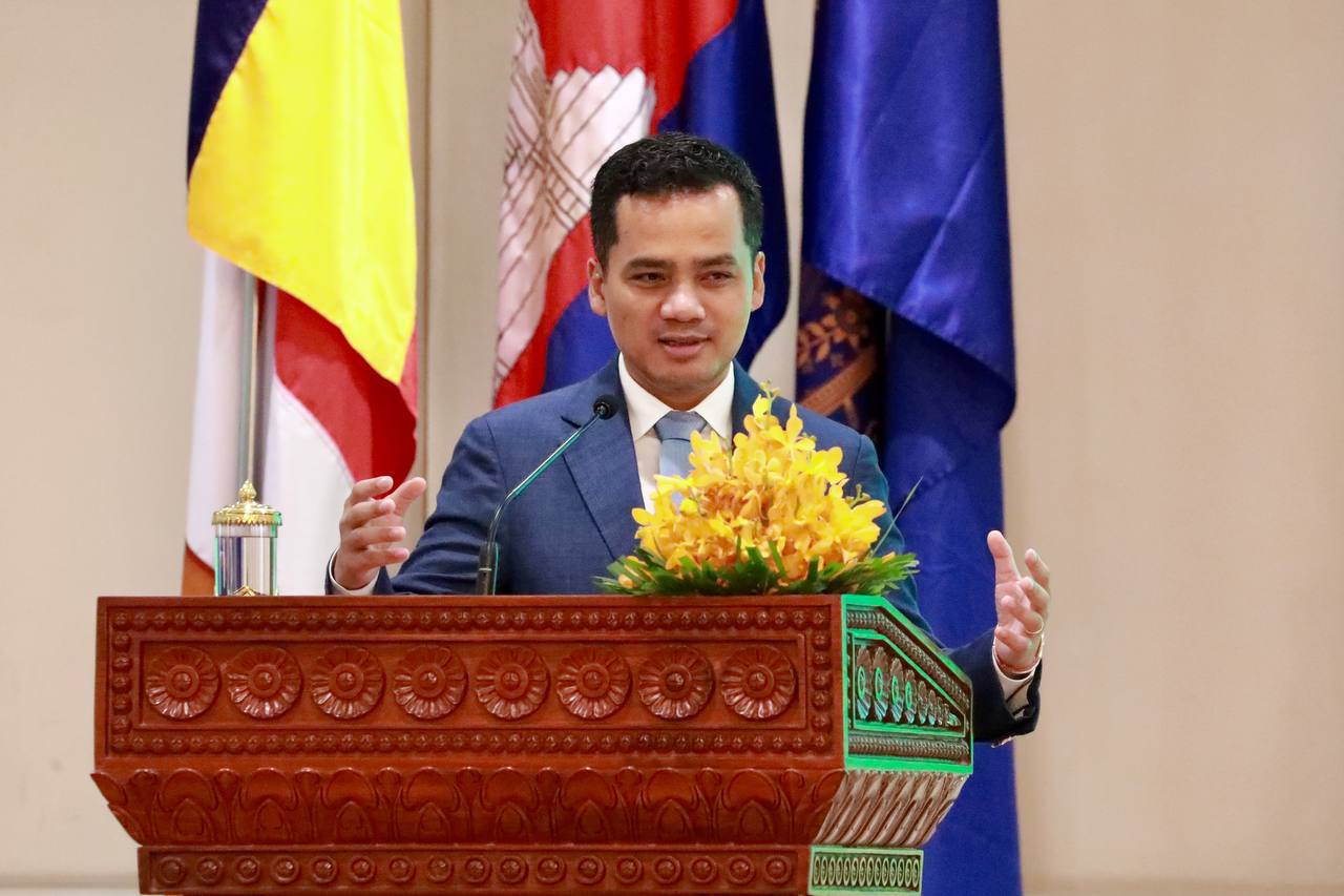 ឯកឧត្តមអភិសន្តិបណ្ឌិត ស សុខា ប្រកាសឱ្យអនុវត្តសាកល្បងការស្នើសុំ និងផ្ដល់សេវាច្រកចេញចូលតែមួយតាមប្រព័ន្ធអនឡាញ