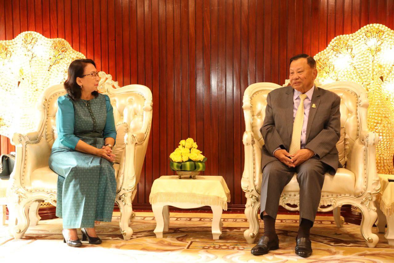 សម្តេចប្រធានព្រឹទ្ធសភា ផ្តល់អនុសាសន៍ដល់ឯកអគ្គរាជទូតកម្ពុជាប្រចាំប្រទេសចិន ត្រូវយកចិត្តទុកដាក់ពង្រឹងពង្រីកទំនាក់ទំនង និងកិច្ចសហប្រតិបត្តិការឱ្យបានល្អប្រសើរដើម្បីផលប្រយោជន៍ទៅវិញទៅមករវាងម្ពុជាជាមួយចិន